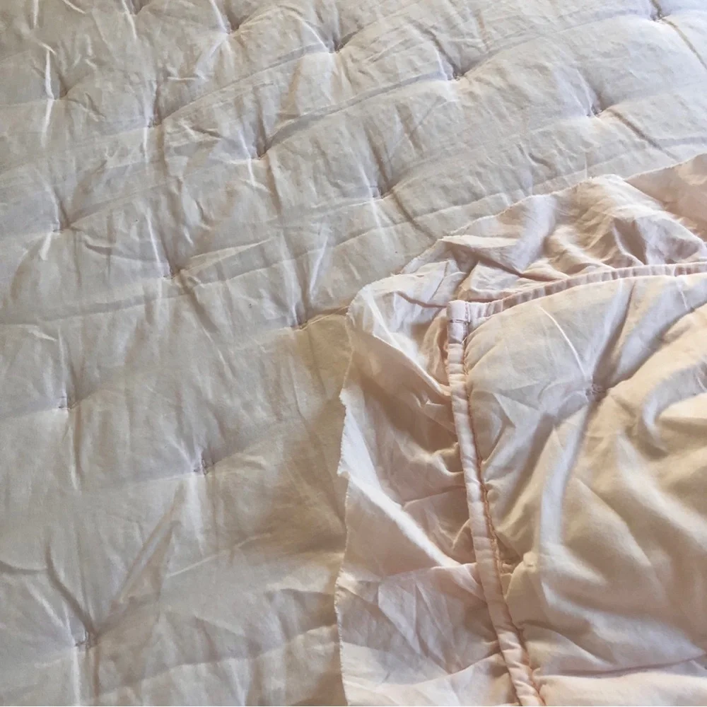 Linden Street King Comforter Wisteria Blush Pink Quilted Lightweight Romantic￼ ￼